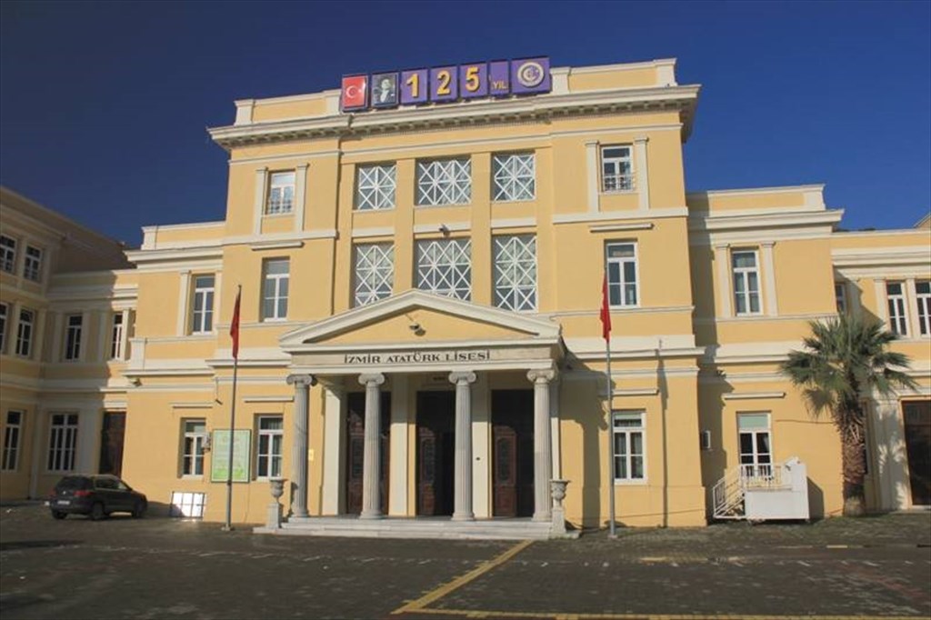 İzmir Atatürk High School