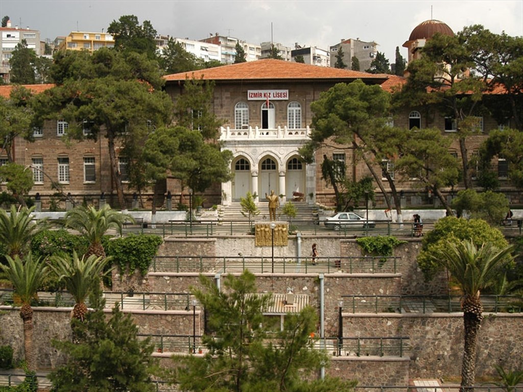 İzmir Kız High School