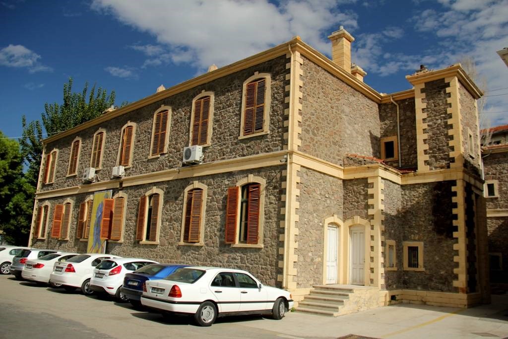 İzmir School of the Deaf (Konak Nevvar Salih İşgören Hotel Management and Tourism Vocational High School)