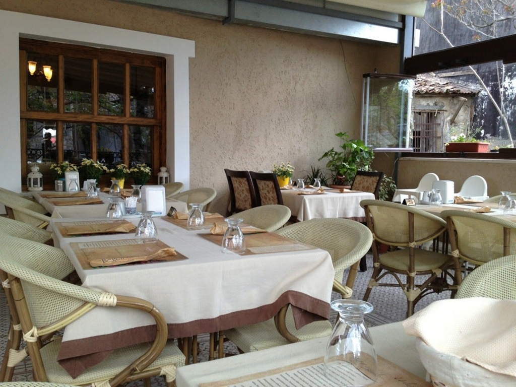 Beğendik Abi - Restaurant in Urla (Camiatik), İzmir