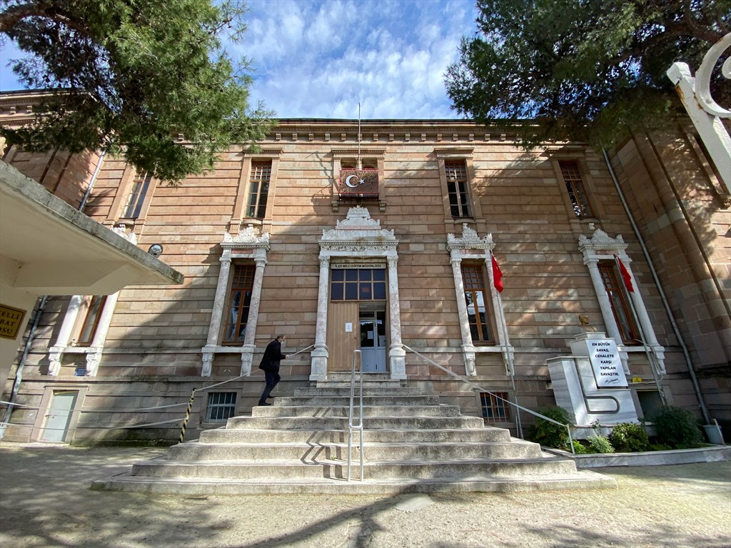 Eski Bergama Lisesi (Anadolu Öğr. Lisesi)