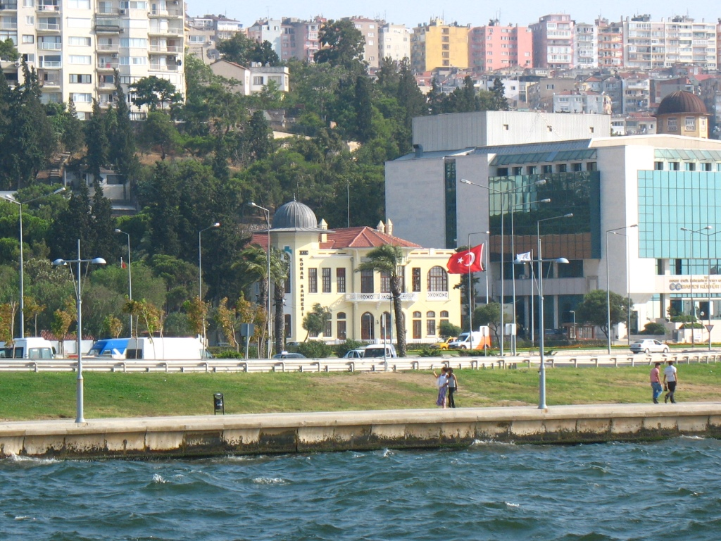 İzmir Devlet Tiyatrosu (Eski Halkevi ve Türk Ocağı)