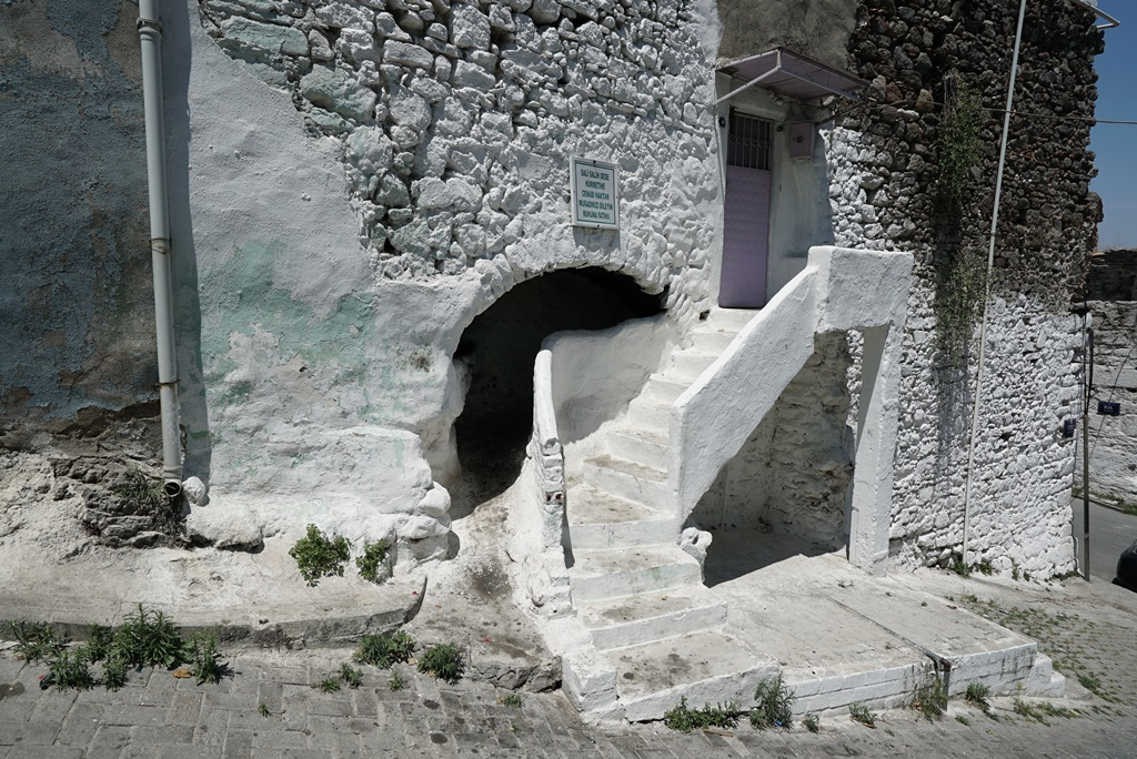 Salih Dede Yatırı