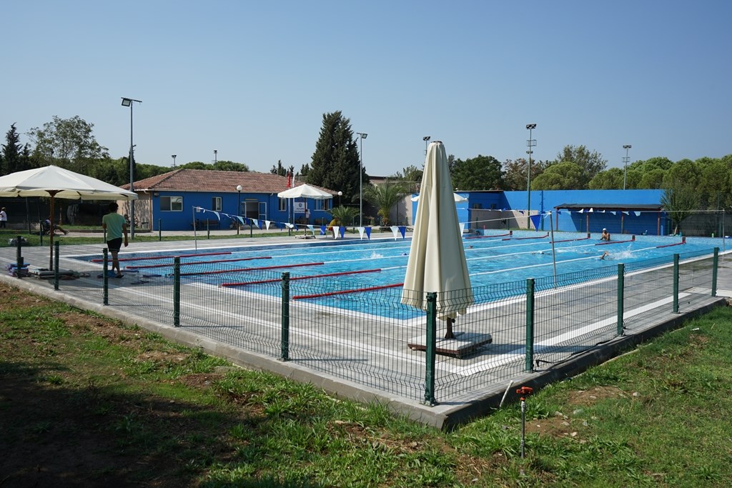 Ege Üniversitesi Yarı Olimpik Açık Yüzme Havuzu
