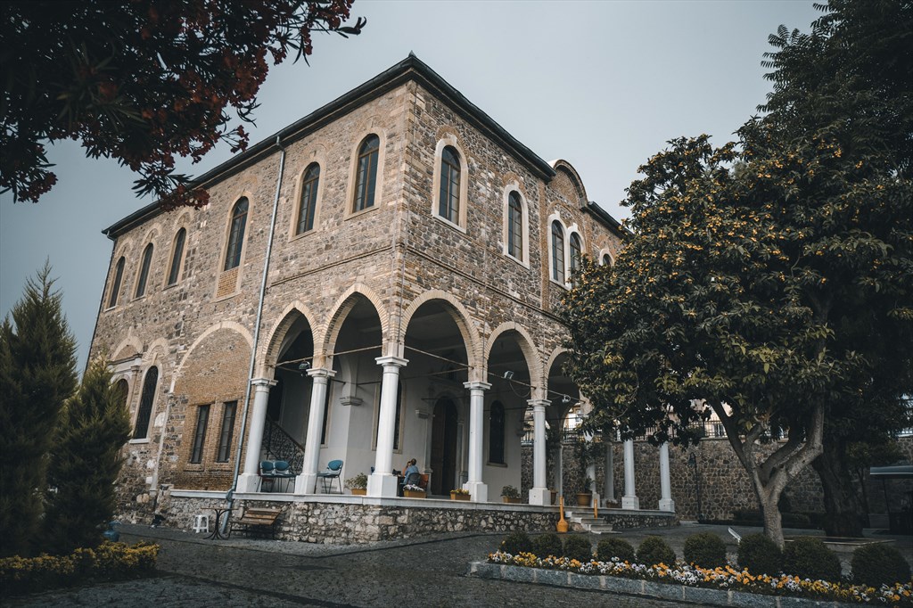 Aziz Vukolos Kilisesi ve Kültür Merkezi 