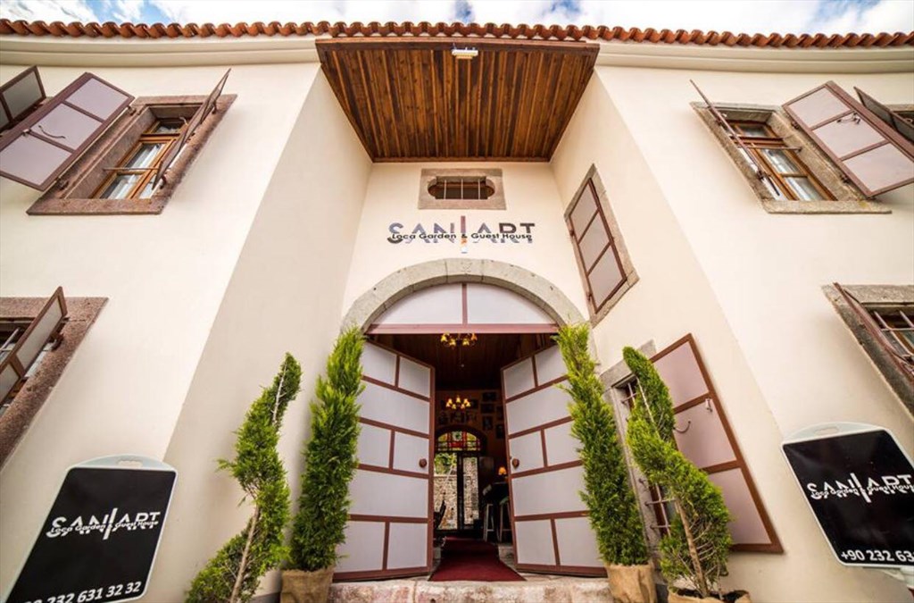 SanArt Loca Garden & Guest House