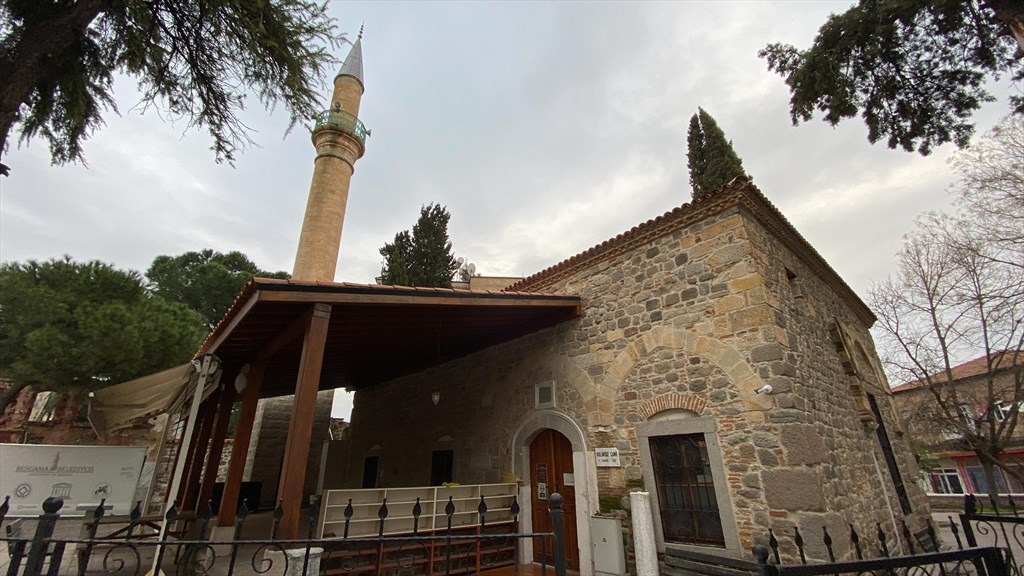 Kulaksız Mosque