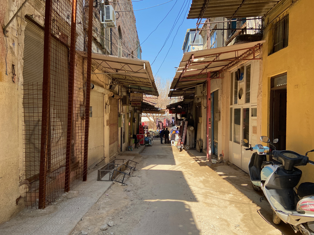 Tire Uzun Bazaar