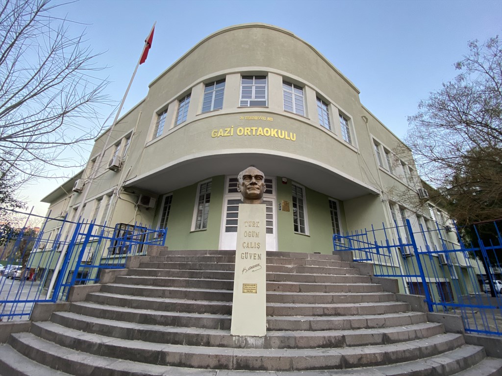 İzmir Gazi Ortaokulu