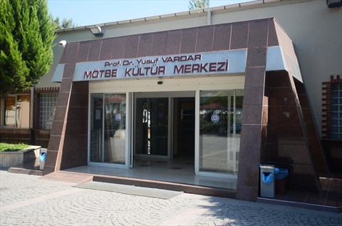 Культурный центр Эгейского Универститета Prof. Dr. Yusuf Vardar Mötbe  fotoğrafı